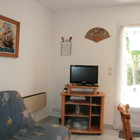 Maison Proche Et Commerces, 2 Chambres, Jardin, Parking Prive - Fr-1-22-209 *